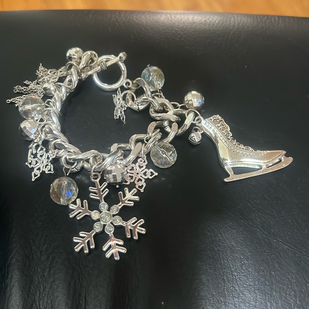 Christmas snowflake skate bracelet. - Picture 2 of 3